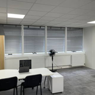 Bureau privé 30 m² 3 postes Coworking Rue des Chauffours Cergy 95000 - photo 1